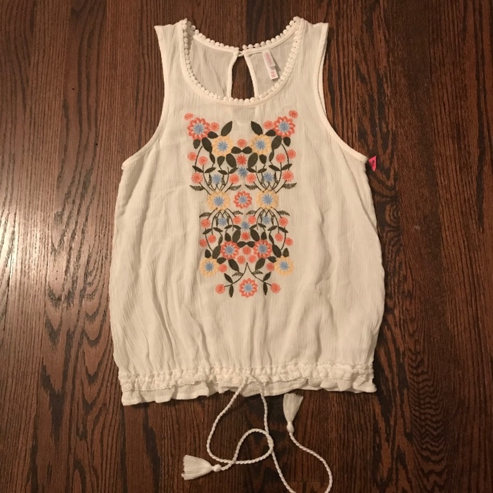 NWOT • Embroidered Drawstring Hem Top - Picture 2 of 8